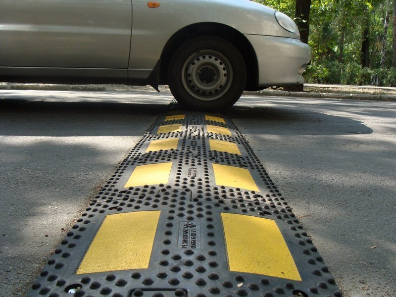 В Белгородском районе завершены работы по устройству искусственных дорожных неровностей..