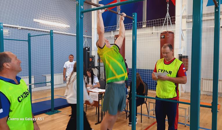 Участник подтягивания имеет право:.