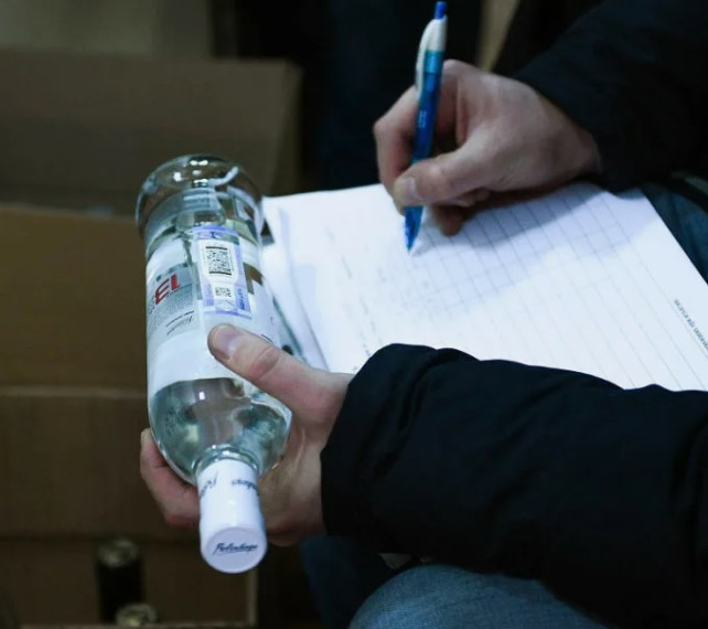 Розничная реализация спиртосодержащей продукции, произведенной в домашних условиях. Розничная реализация спиртосодержащей продукции, произведенной в домашних условиях.