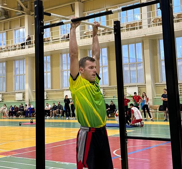 Участник подтягивания обязан. Участник подтягивания обязан.